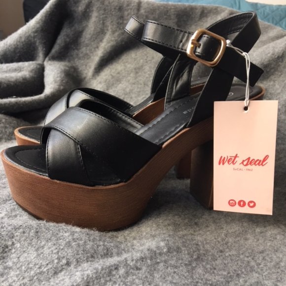 New! Block Heel Platform Ankle Strap Sandals - Picture 2 of 4